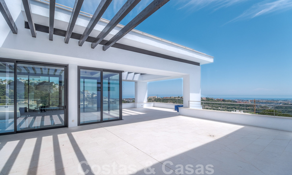 Exclusive and high-tech modern style villa with panoramic sea views for sale, in a prestigious urbanization in Benahavis - Marbella. Completed. 34387