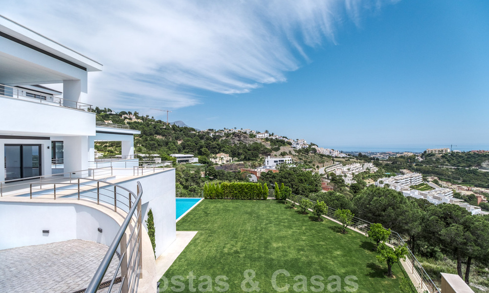 Exclusive and high-tech modern style villa with panoramic sea views for sale, in a prestigious urbanization in Benahavis - Marbella. Completed. 34391