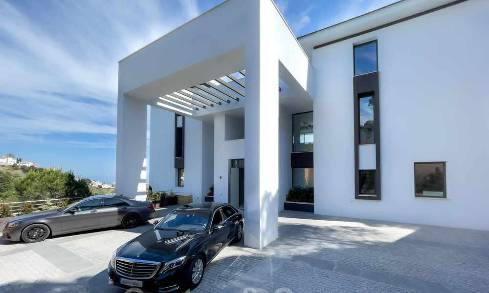 Exclusive and high-tech modern style villa with panoramic sea views for sale, in a prestigious urbanization in Benahavis - Marbella. Completed. 34433