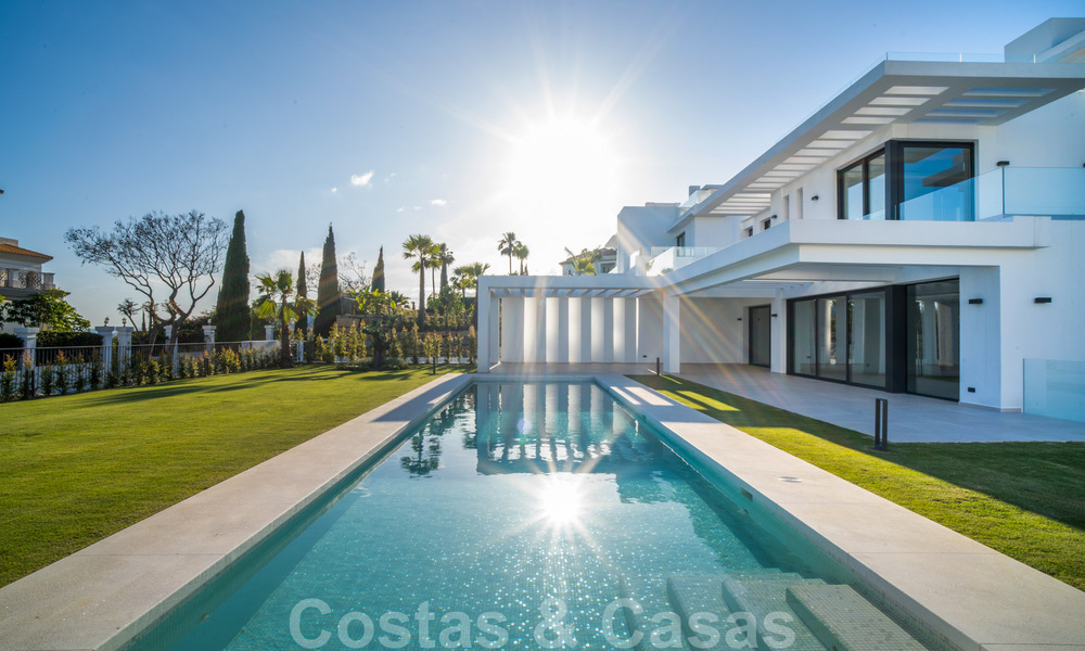 Ready to move in, new modern villa for sale in a five star golf resort in Marbella - Benahavis 34504