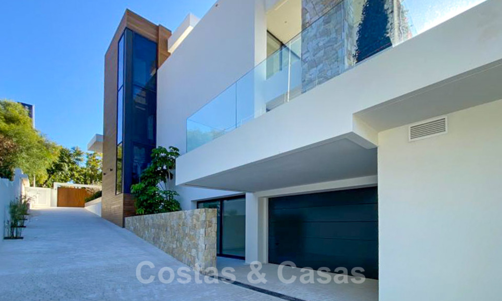 Highly reduced in price! Ready to move in modern design villa for sale in a five star golf resort in Marbella - Benahavis 34637