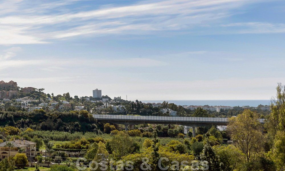 Contemporary renovated apartment for sale with spacious terrace, sea and mountain views in La Quinta golf resort, Benahavis - Marbella 34853