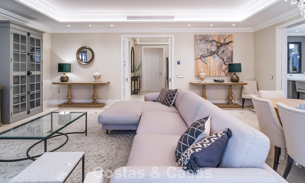Luxury villa for sale in a contemporary classic style with sea views in a five star golf resort in Marbella - Benahavis 775500