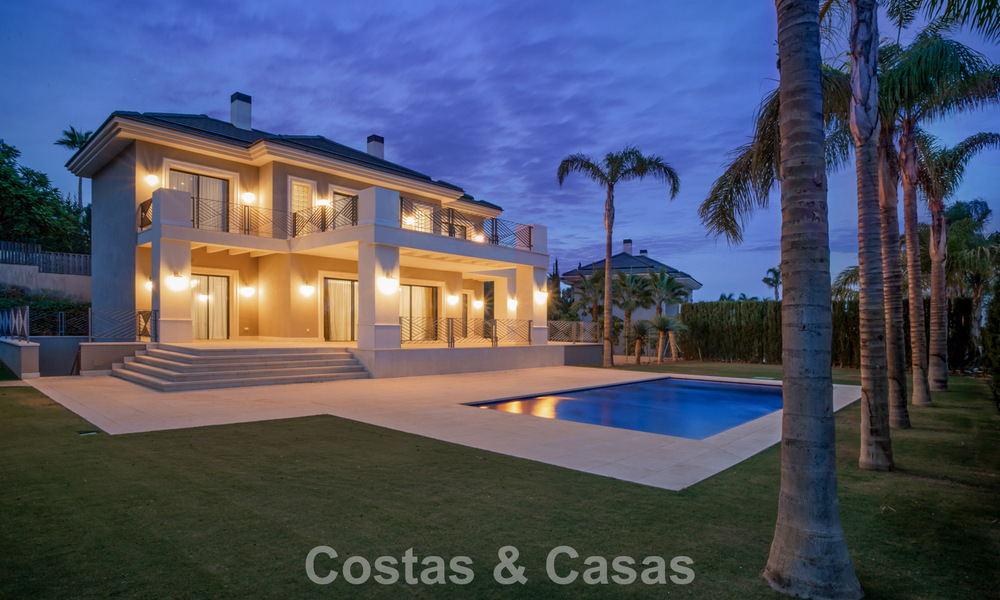 Luxury villa for sale in a contemporary classic style with sea views in a five star golf resort in Marbella - Benahavis 775512