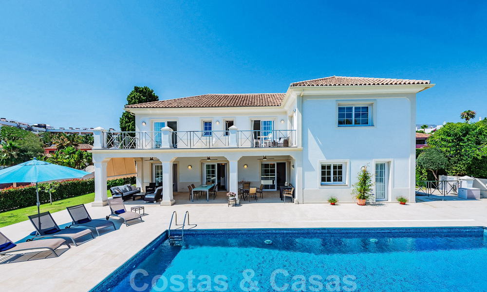Beachside villa for sale in an exclusive beachfront residential area on the Golden Mile in Marbella 34994