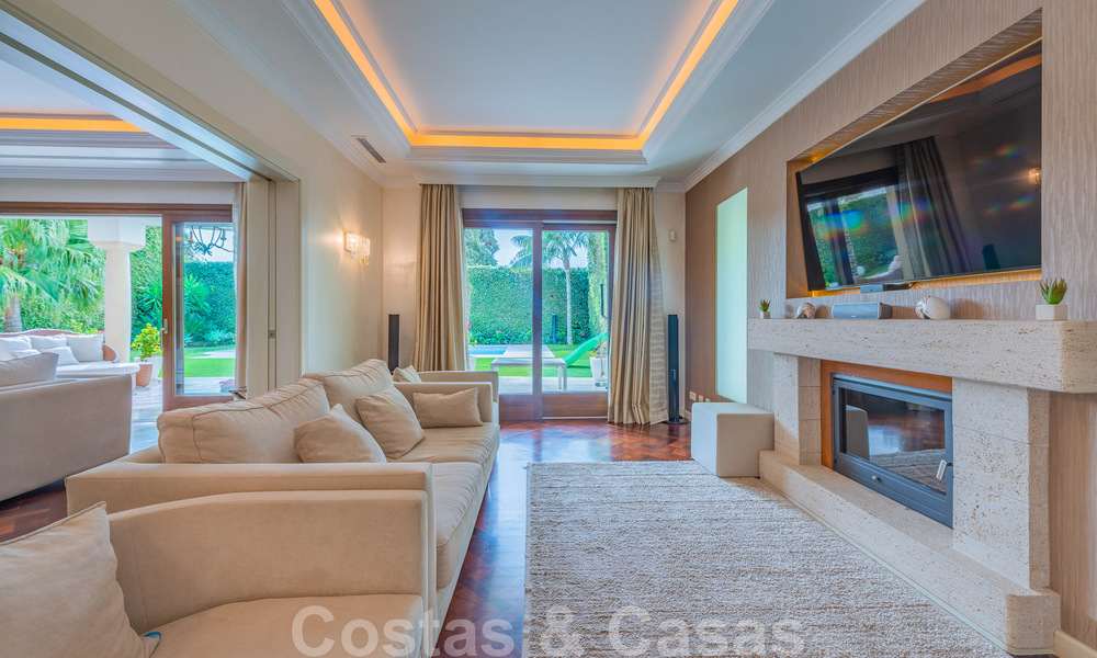 Luxury villa for sale in an exclusive residential area on the beach side of the Golden Mile in Marbella 35033