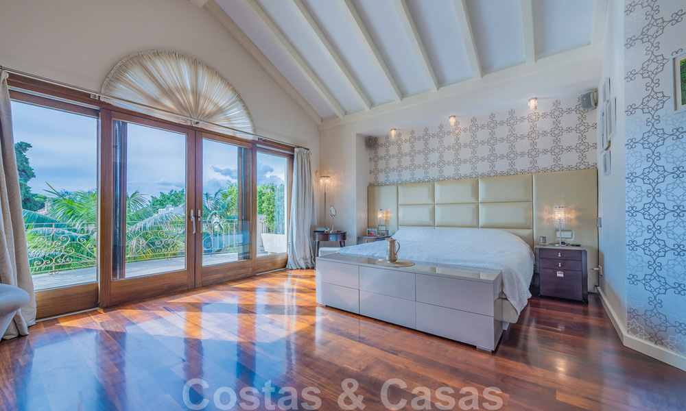 Luxury villa for sale in an exclusive residential area on the beach side of the Golden Mile in Marbella 35037
