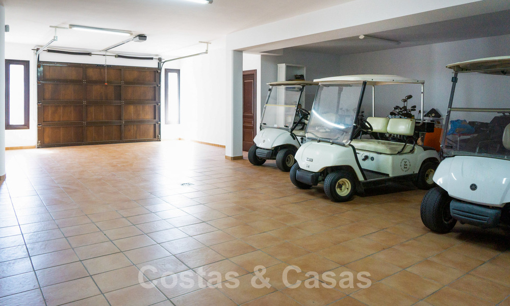Mediterranean luxury villa for sale in the exclusive Marbella Club Golf Resort in Benahavis on the Costa del Sol 35073