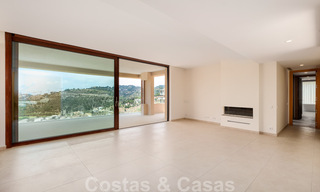 New penthouse with panoramic coastal views for sale in a beautiful mountainside estate, Benahavis, Marbella. Ready to move in. 35458 