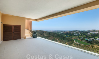 New penthouse with panoramic coastal views for sale in a beautiful mountainside estate, Benahavis, Marbella. Ready to move in. 35483 
