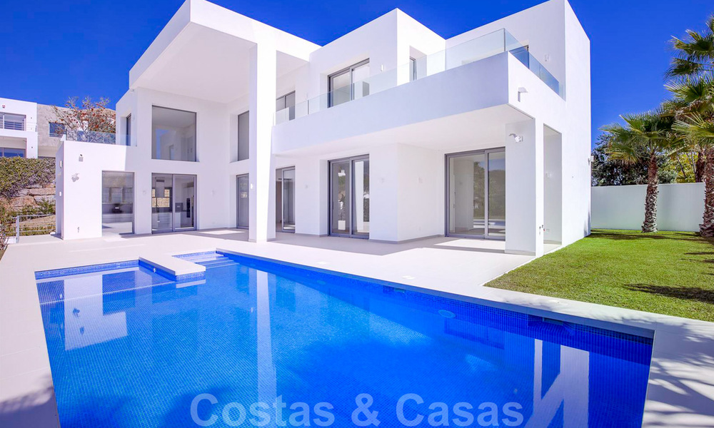 Ready to move in, new modern luxury villa for sale in Marbella - Benahavis in a secure urbanization 35700