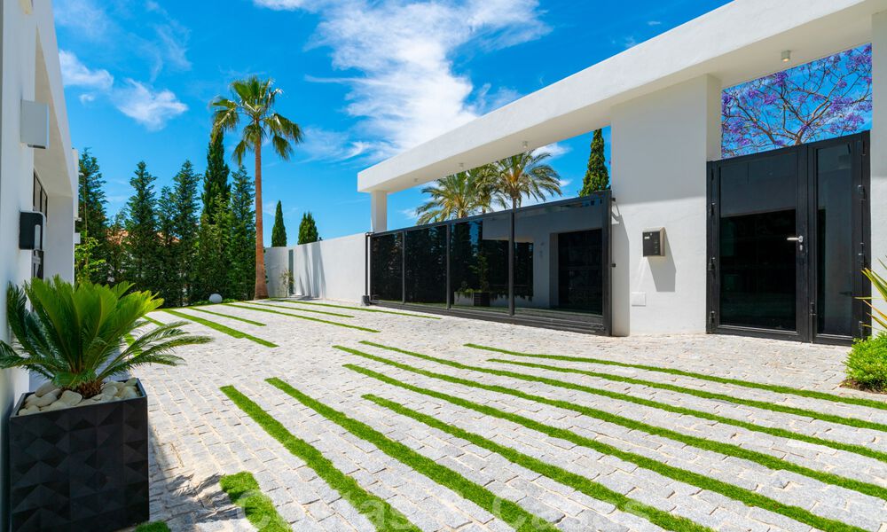 Ready to move in, new modern villa for sale with sea views from all levels in a five star golf resort in Marbella - Benahavis 35769