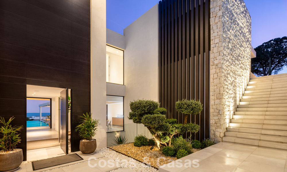 Sensational modern luxury villa for sale with sea views in the gated El Madroñal in the Marbella area - Benahavis 779473