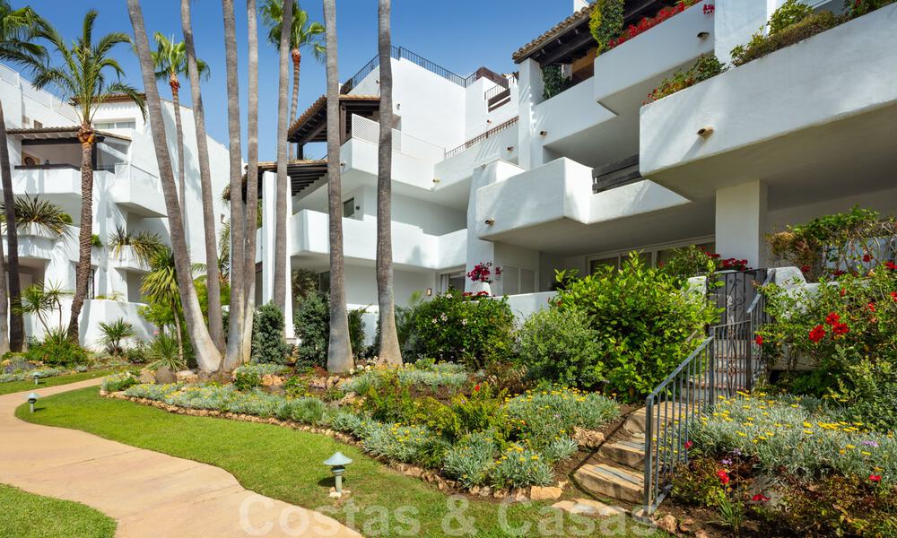 Luxuriously renovated 4-bedroom apartment for sale in Puente Romano - Golden Mile, Marbella 35942