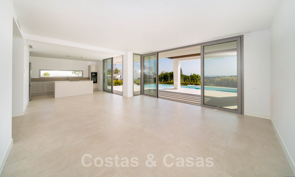 Ready to move in, modern villa in a gated community with stunning sea views for sale in East Marbella 36018