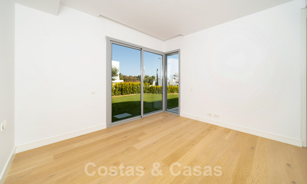 Ready to move in, modern villa in a gated community with stunning sea views for sale in East Marbella 36023