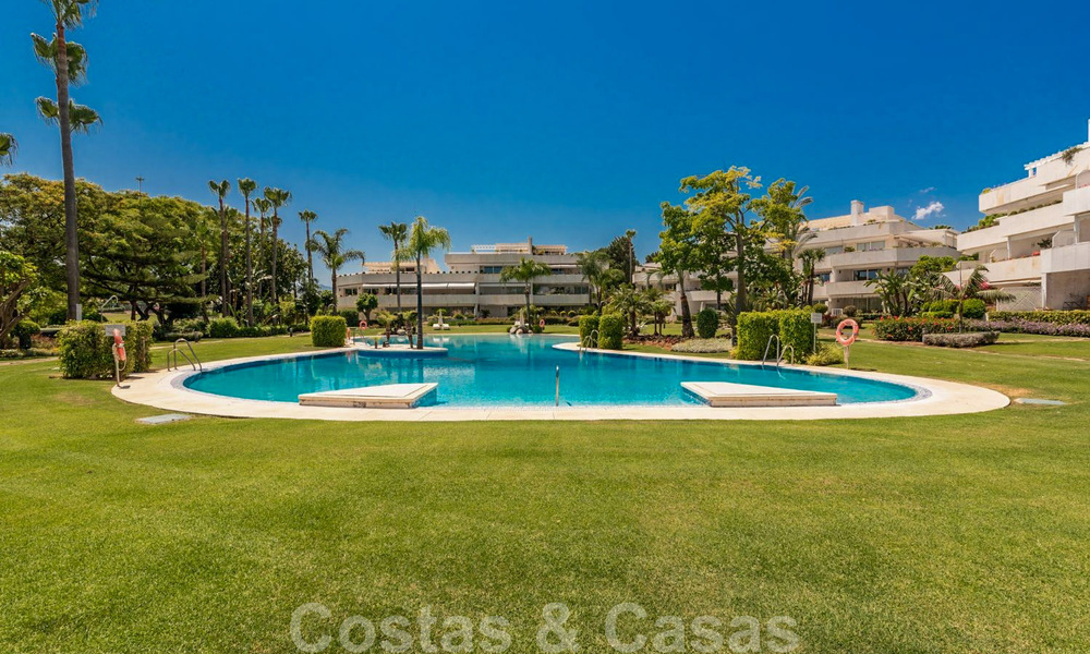 Renovated 3-bedroom luxury apartment for sale, frontline golf Las Brisas in Nueva Andalucia, Marbella 36101