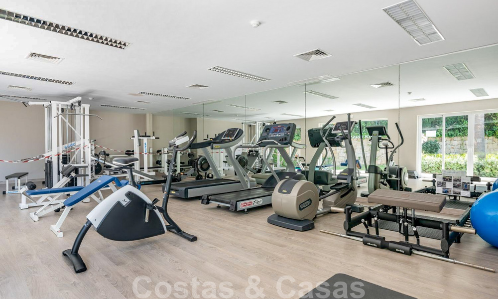 Renovated 3-bedroom luxury apartment for sale, frontline golf Las Brisas in Nueva Andalucia, Marbella 36104