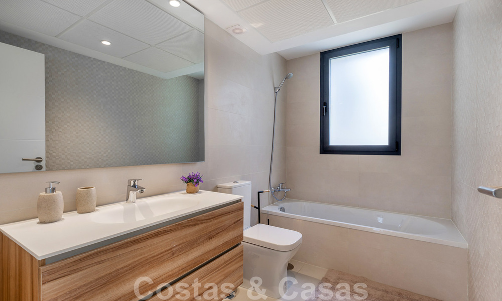 Modern luxury penthouse for sale in a frontline golf designer complex in Benahavis - Marbella 36118
