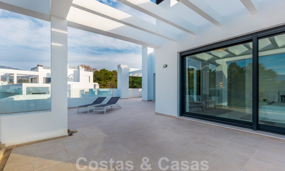 Modern luxury penthouse for sale in a frontline golf designer complex in Benahavis - Marbella 36128