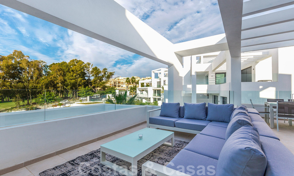Modern luxury penthouse for sale in a frontline golf designer complex in Benahavis - Marbella 36136