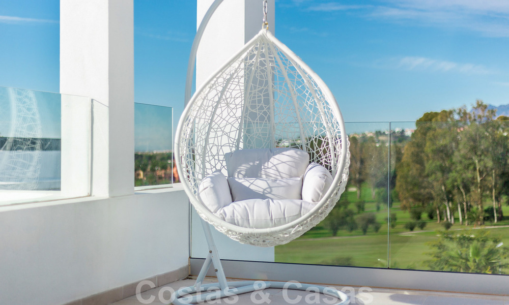 Modern luxury penthouse for sale in a frontline golf designer complex in Benahavis - Marbella 36144