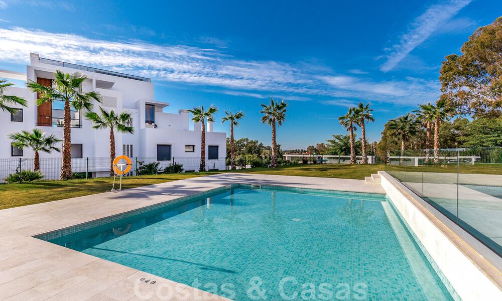 Modern luxury penthouse for sale in a frontline golf designer complex in Benahavis - Marbella 36157