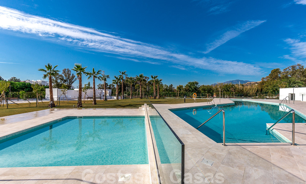 Modern luxury penthouse for sale in a frontline golf designer complex in Benahavis - Marbella 36158