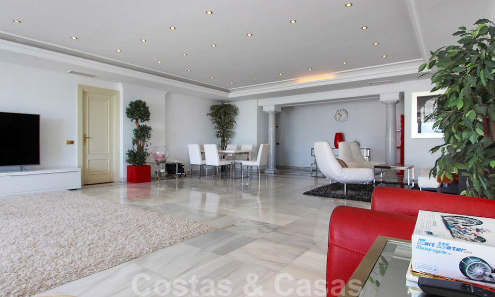 Apartment for sale with open sea views in the iconic frontline beach complex Gray D'Albion in Puerto Banus, Marbella 36249