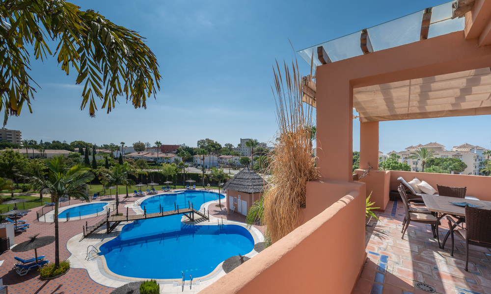 5 bedroom penthouse for sale on the beach side of the New Golden Mile, between Marbella and Estepona 36267