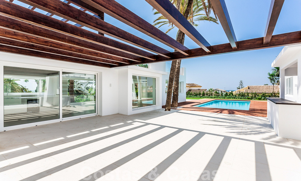 Modern beachside villa for sale in East Marbella with sea views, a stone's throw away from beautiful and cozy beaches 36453