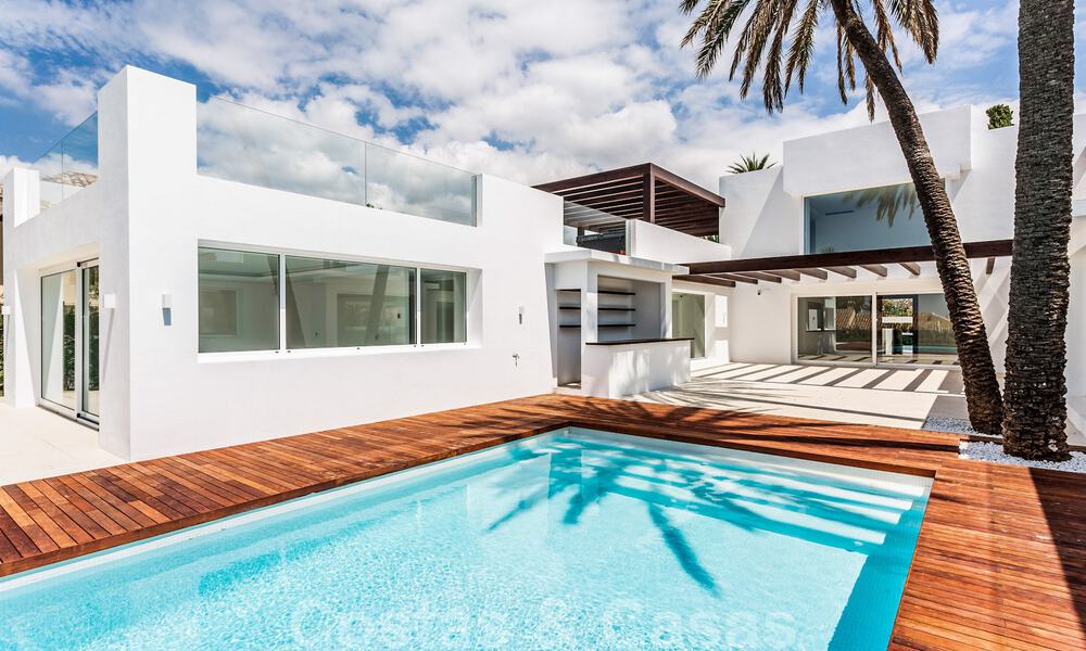 Modern beachside villa for sale in East Marbella with sea views, a stone's throw away from beautiful and cozy beaches 36456