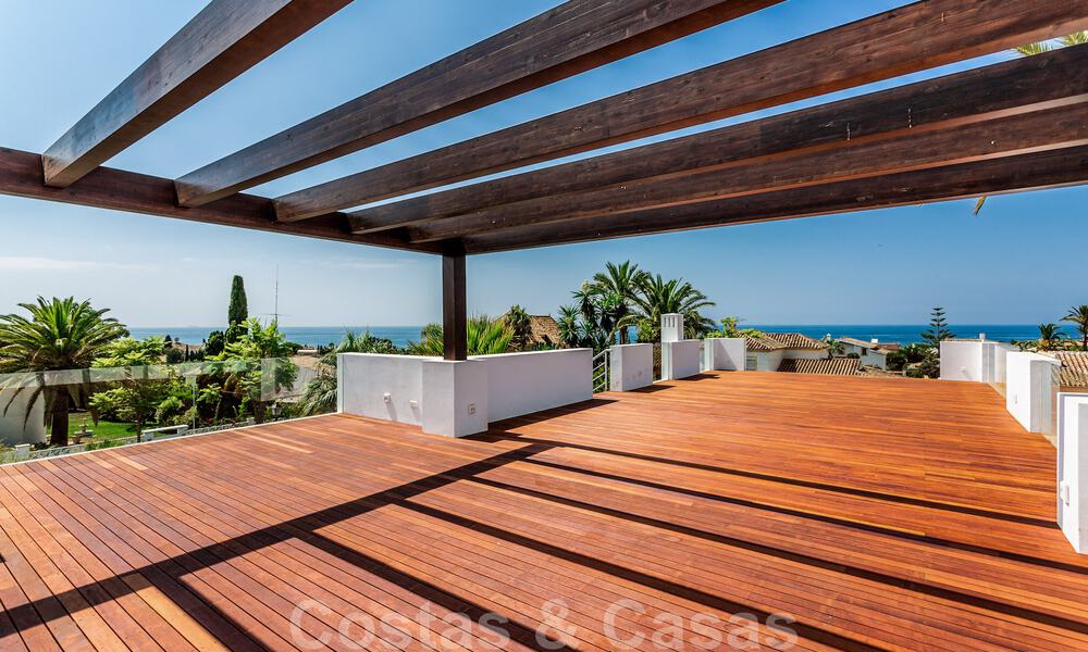 Modern beachside villa for sale in East Marbella with sea views, a stone's throw away from beautiful and cozy beaches 36460