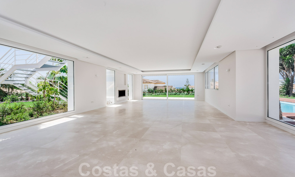 Modern beachside villa for sale in East Marbella with sea views, a stone's throw away from beautiful and cozy beaches 36470