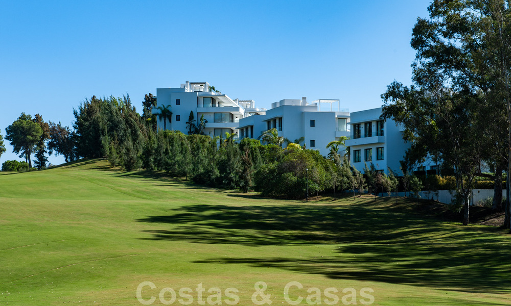 Ready to move in, spacious modern designer penthouse for sale in a luxury complex in Marbella - Estepona 37004