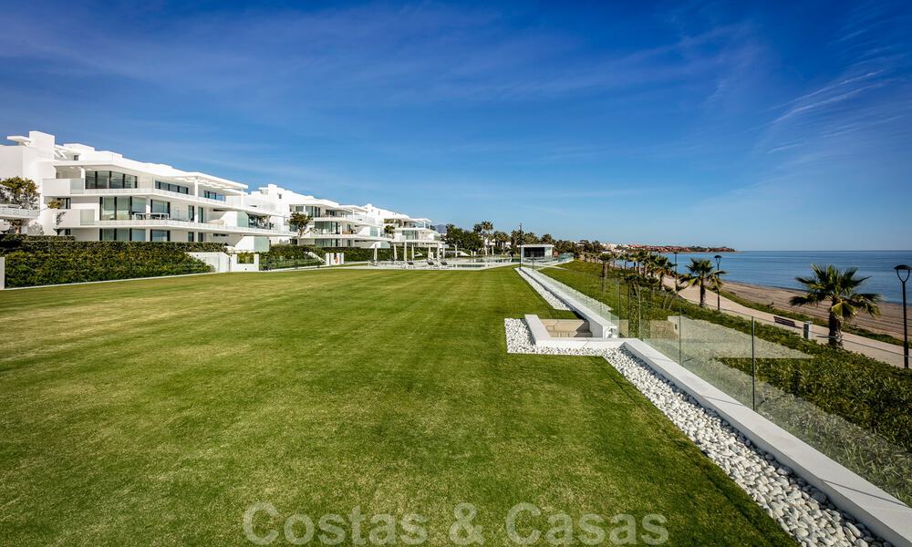 Sleek modern, luxury frontline beach apartment for sale in Emare, on the New Golden Mile, between Marbella and Estepona 36934