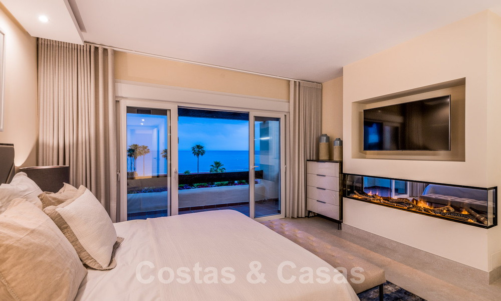 Contemporary and renovated frontline beach Penthouse for sale with 4 bedrooms and stunning sea views on the New Golden Mile between Marbella and Estepona 36886