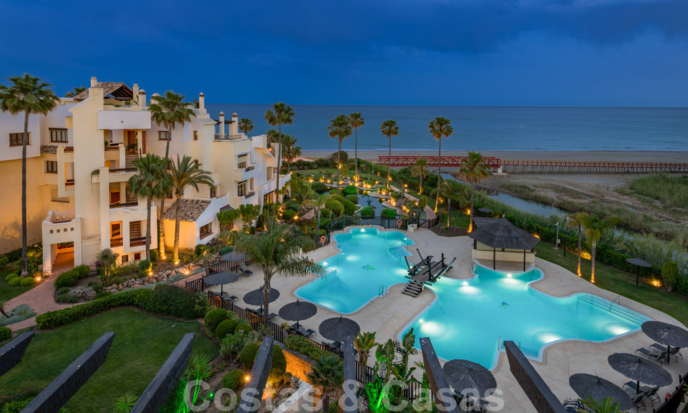 Contemporary and renovated frontline beach Penthouse for sale with 4 bedrooms and stunning sea views on the New Golden Mile between Marbella and Estepona 36897