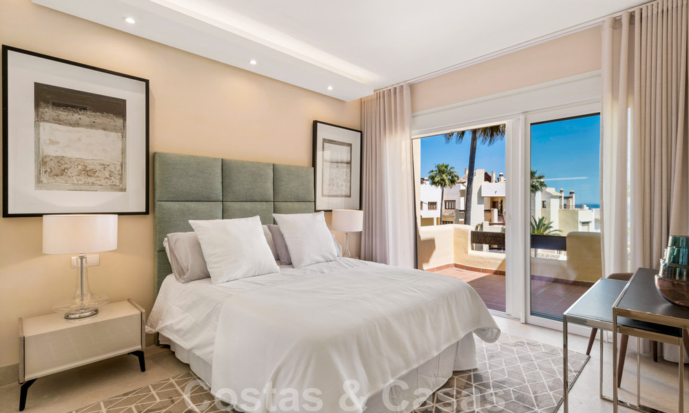 Contemporary and renovated frontline beach Penthouse for sale with 4 bedrooms and stunning sea views on the New Golden Mile between Marbella and Estepona 36910