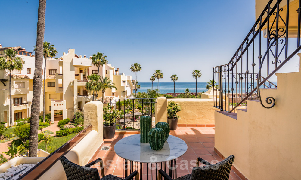Contemporary and renovated frontline beach Penthouse for sale with 4 bedrooms and stunning sea views on the New Golden Mile between Marbella and Estepona 36918