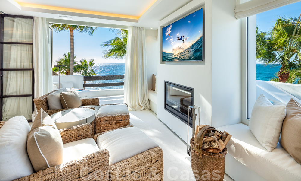 Frontline unique ultra luxurious penthouse with breathtaking sea views for sale in Puente Romano in Marbella 37326