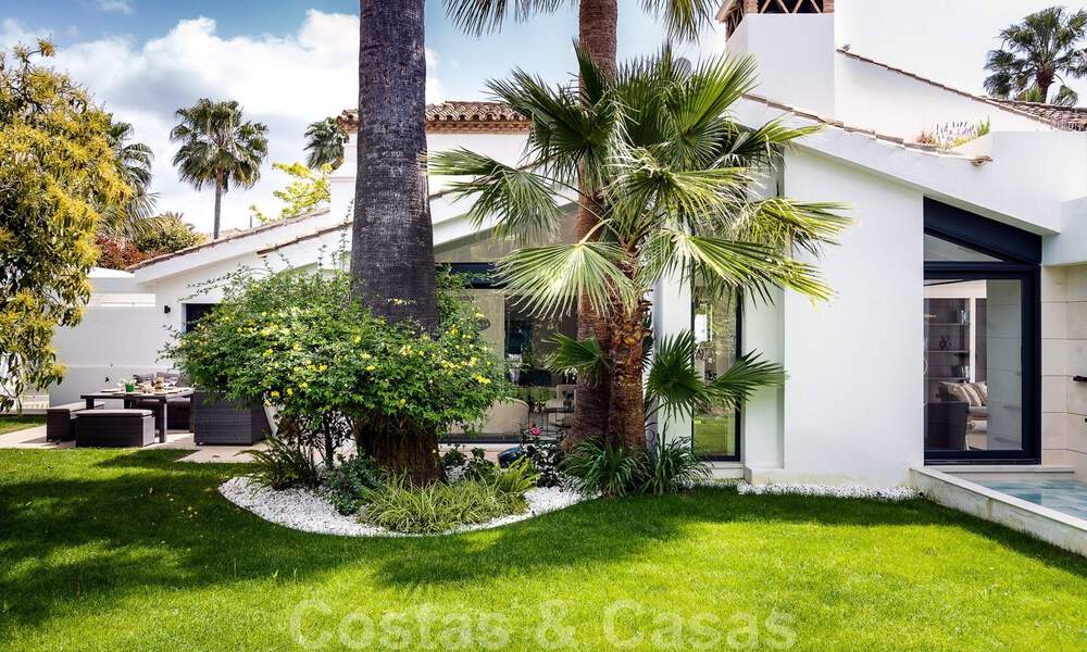 Stylishly refurbished villa for sale in a contemporary Mediterranean style on the Golden Mile in Marbella 37385
