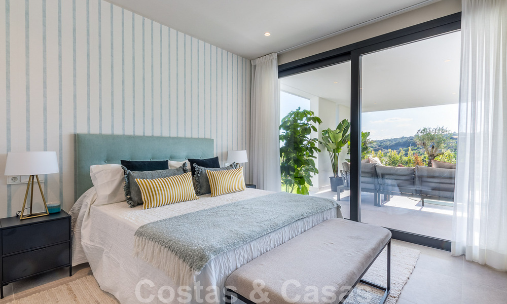 New development with luxury apartments for sale offering panoramic views to the sea and a golf course in Estepona 37435
