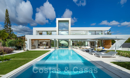 Move in ready, new modern design villa for sale in highly sought-after beachside urbanisation just east of Marbella centre 37566