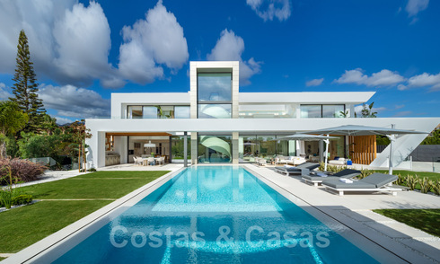Move in ready, new modern design villa for sale in highly sought-after beachside urbanisation just east of Marbella centre 37566