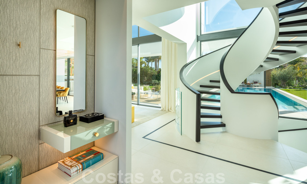 Move in ready, new modern design villa for sale in highly sought-after beachside urbanisation just east of Marbella centre 37579