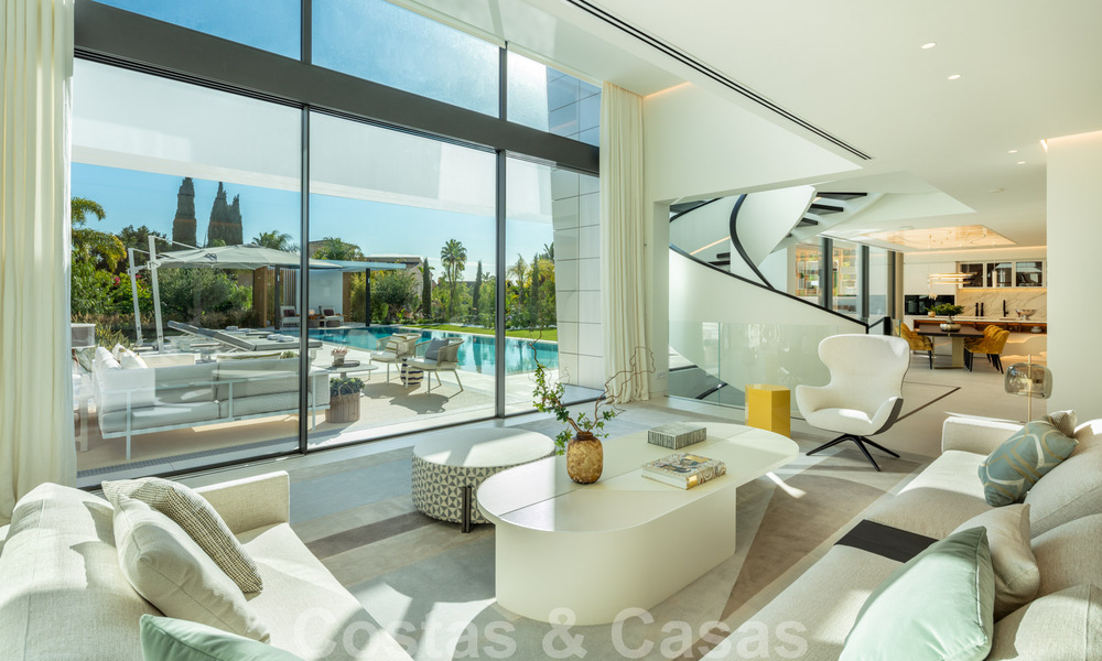 Move in ready, new modern design villa for sale in highly sought-after beachside urbanisation just east of Marbella centre 37581