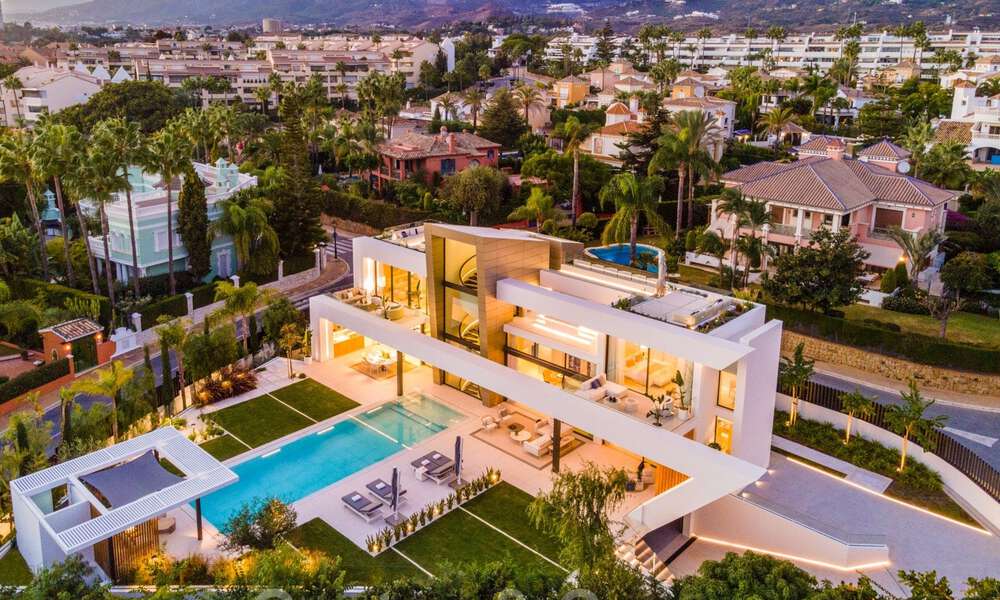Move in ready, new modern design villa for sale in highly sought-after beachside urbanisation just east of Marbella centre 37586