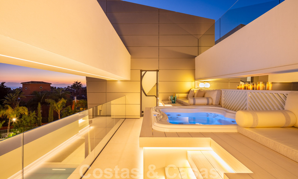 Move in ready, new modern design villa for sale in highly sought-after beachside urbanisation just east of Marbella centre 37591