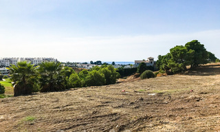 Frontline golf location, building plot for sale in golf resort with beautiful views toward the sea - New Golden Mile, Marbella - Estepona 37592